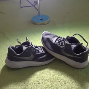 Kids Unisex grey nikes